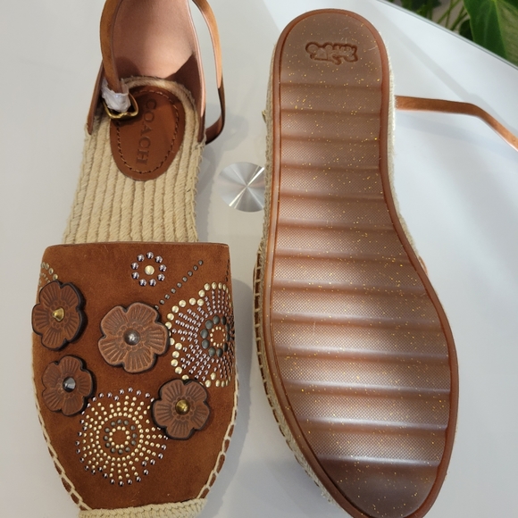 Coach - Picture 2 of 3